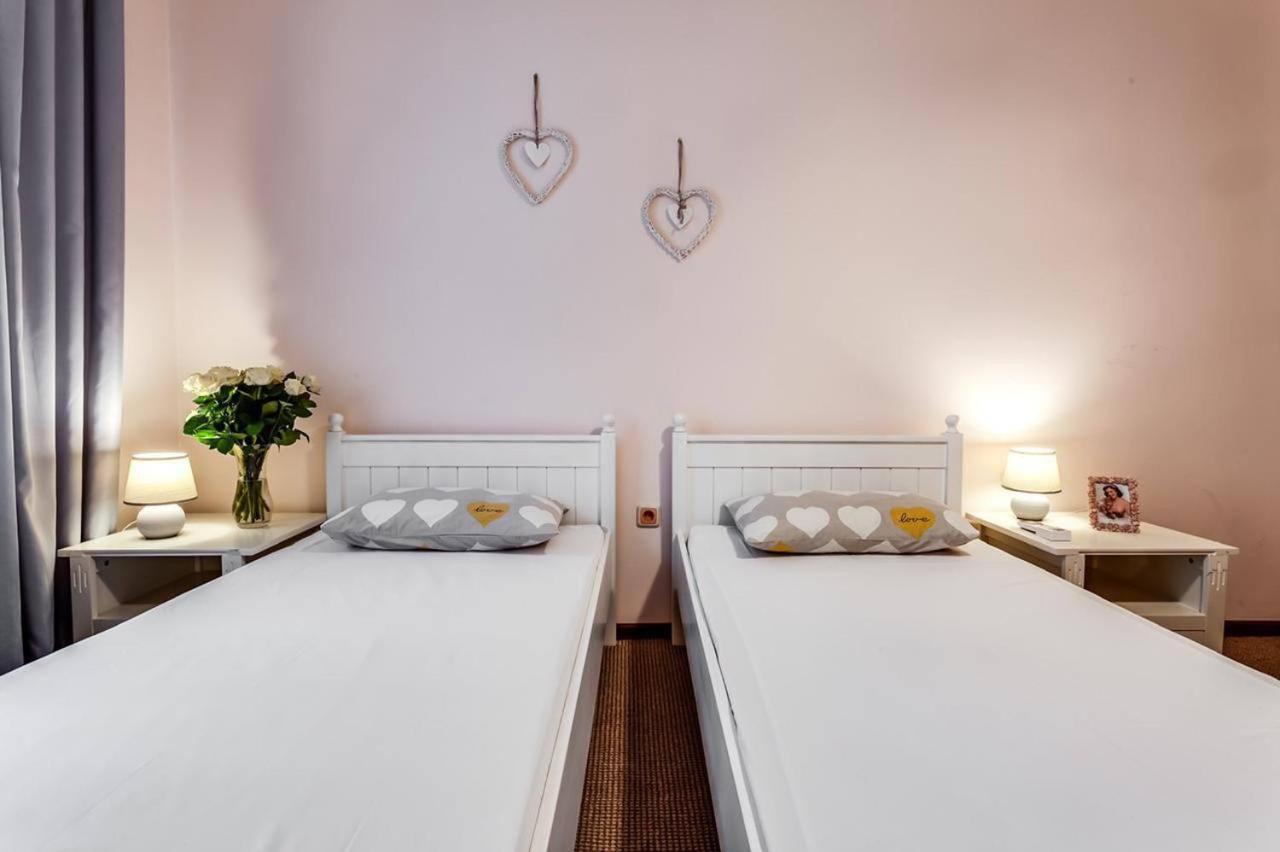 Apartamenty On Knyazya Romana Львов Экстерьер фото