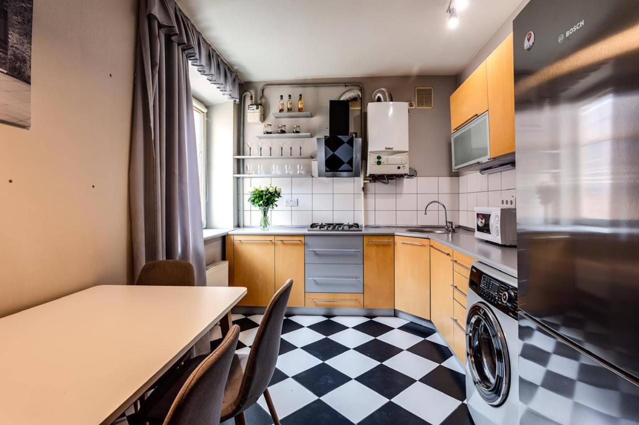 Apartamenty On Knyazya Romana Львов Экстерьер фото