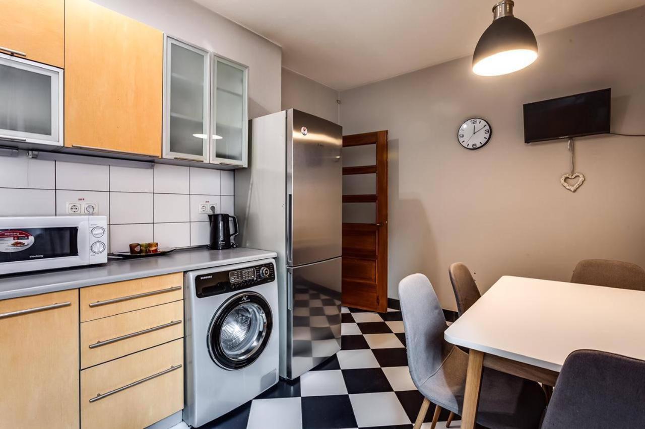 Apartamenty On Knyazya Romana Львов Экстерьер фото