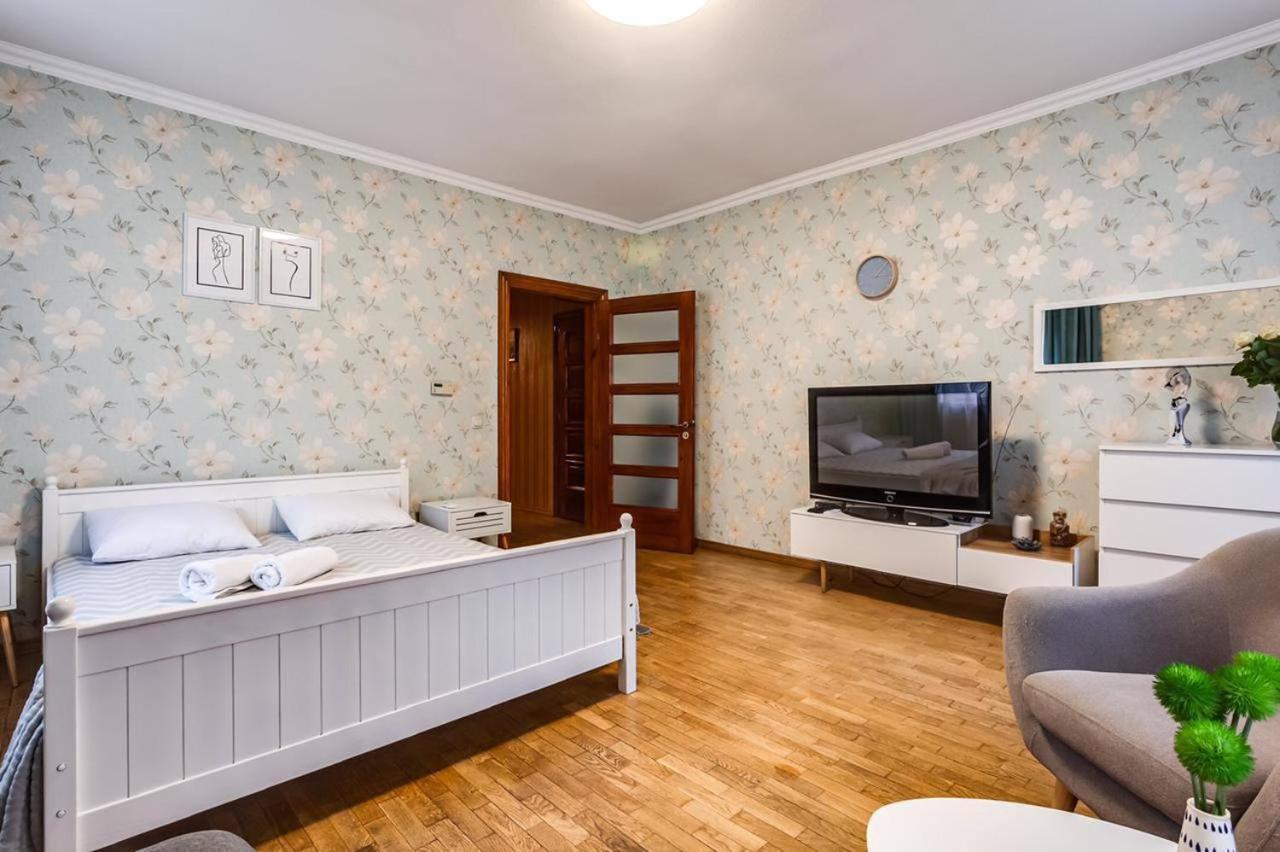Apartamenty On Knyazya Romana Львов Экстерьер фото