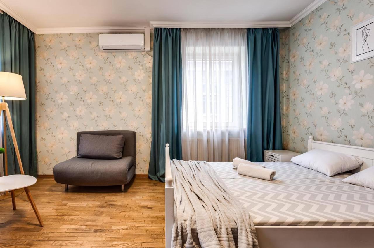 Apartamenty On Knyazya Romana Львов Экстерьер фото