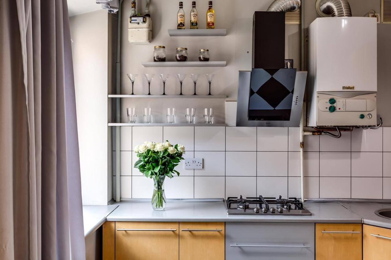 Apartamenty On Knyazya Romana Львов Экстерьер фото