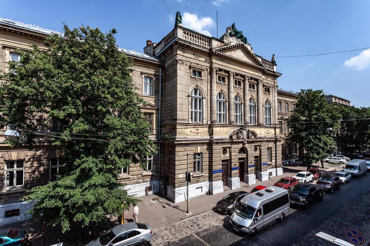 Apartamenty On Knyazya Romana Львов Экстерьер фото