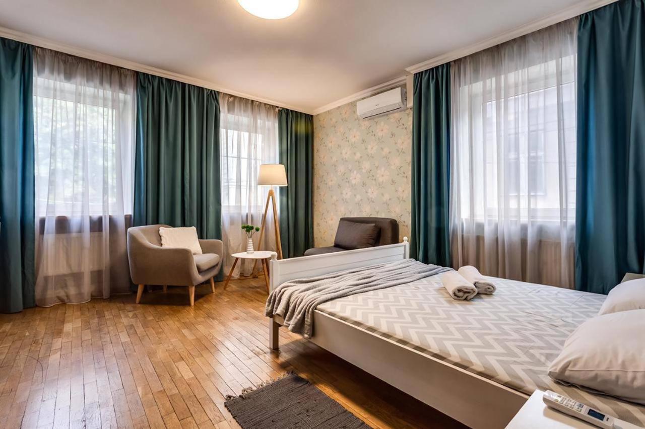 Apartamenty On Knyazya Romana Львов Экстерьер фото