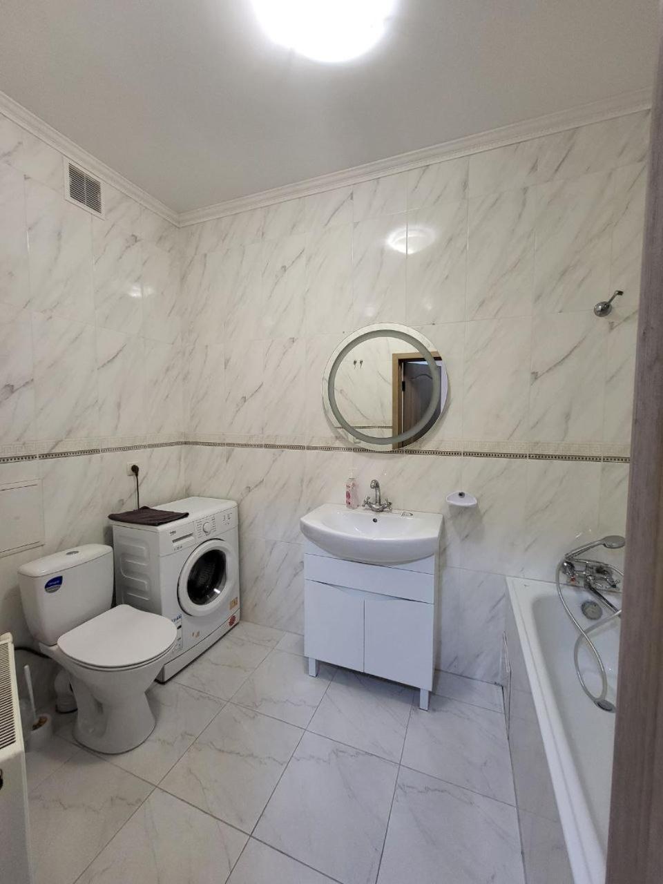 Apartamenty On Knyazya Romana Львов Экстерьер фото
