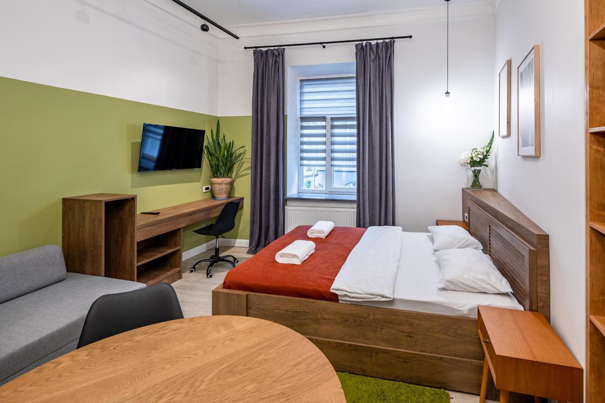 Apartamenty On Knyazya Romana Львов Экстерьер фото