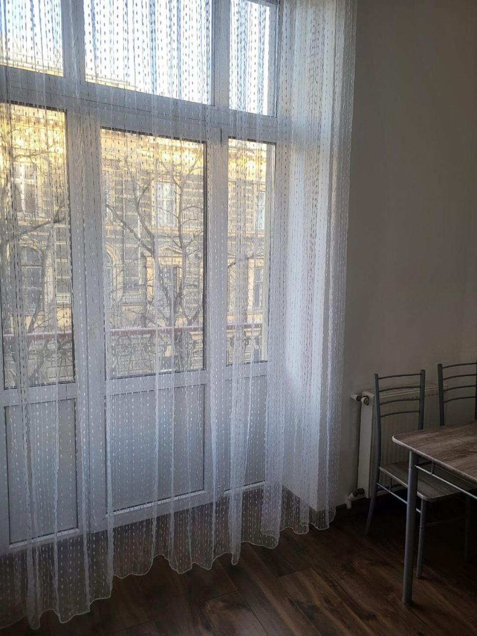 Apartamenty On Knyazya Romana Львов Экстерьер фото