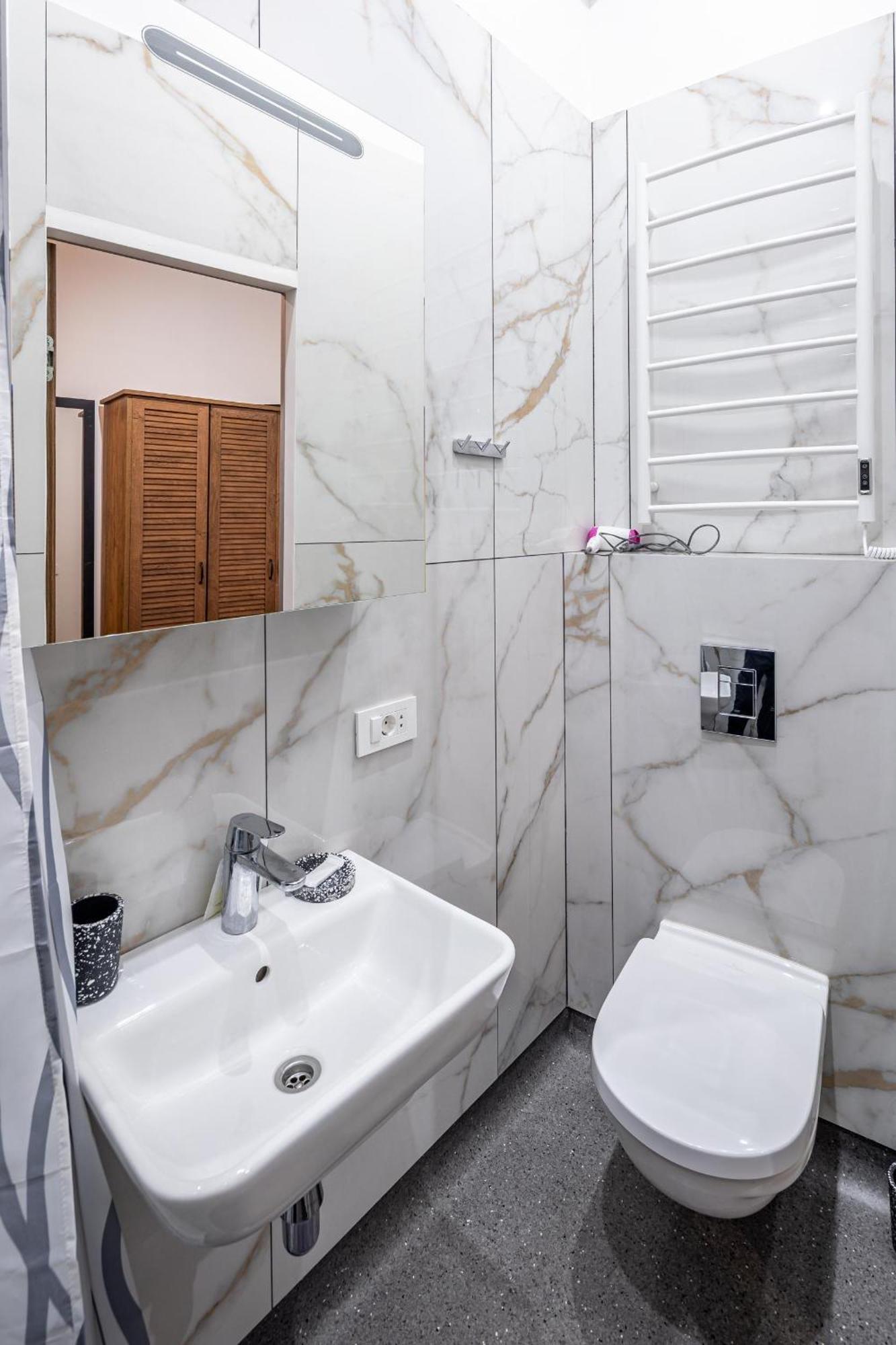 Apartamenty On Knyazya Romana Львов Экстерьер фото