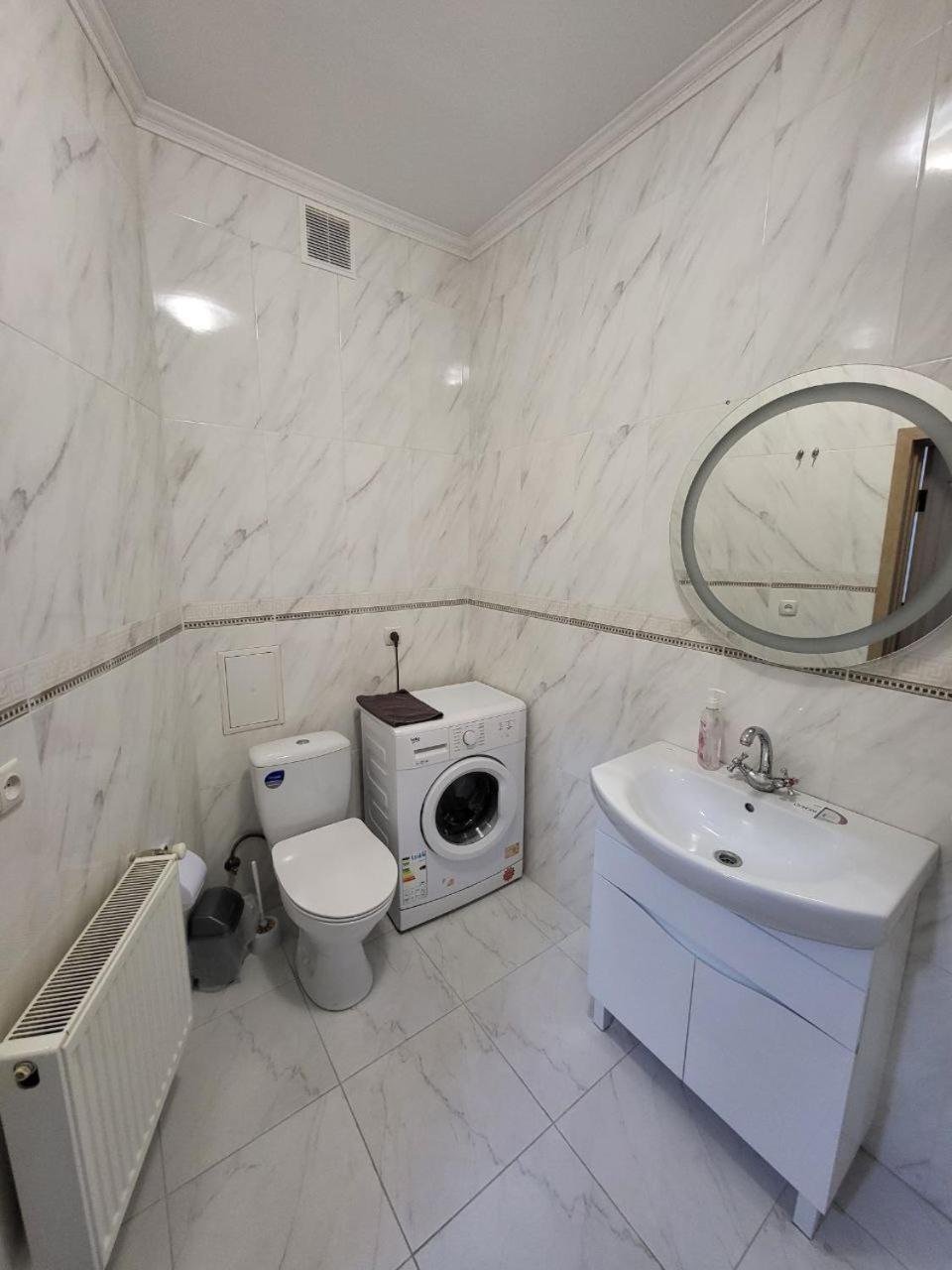 Apartamenty On Knyazya Romana Львов Экстерьер фото
