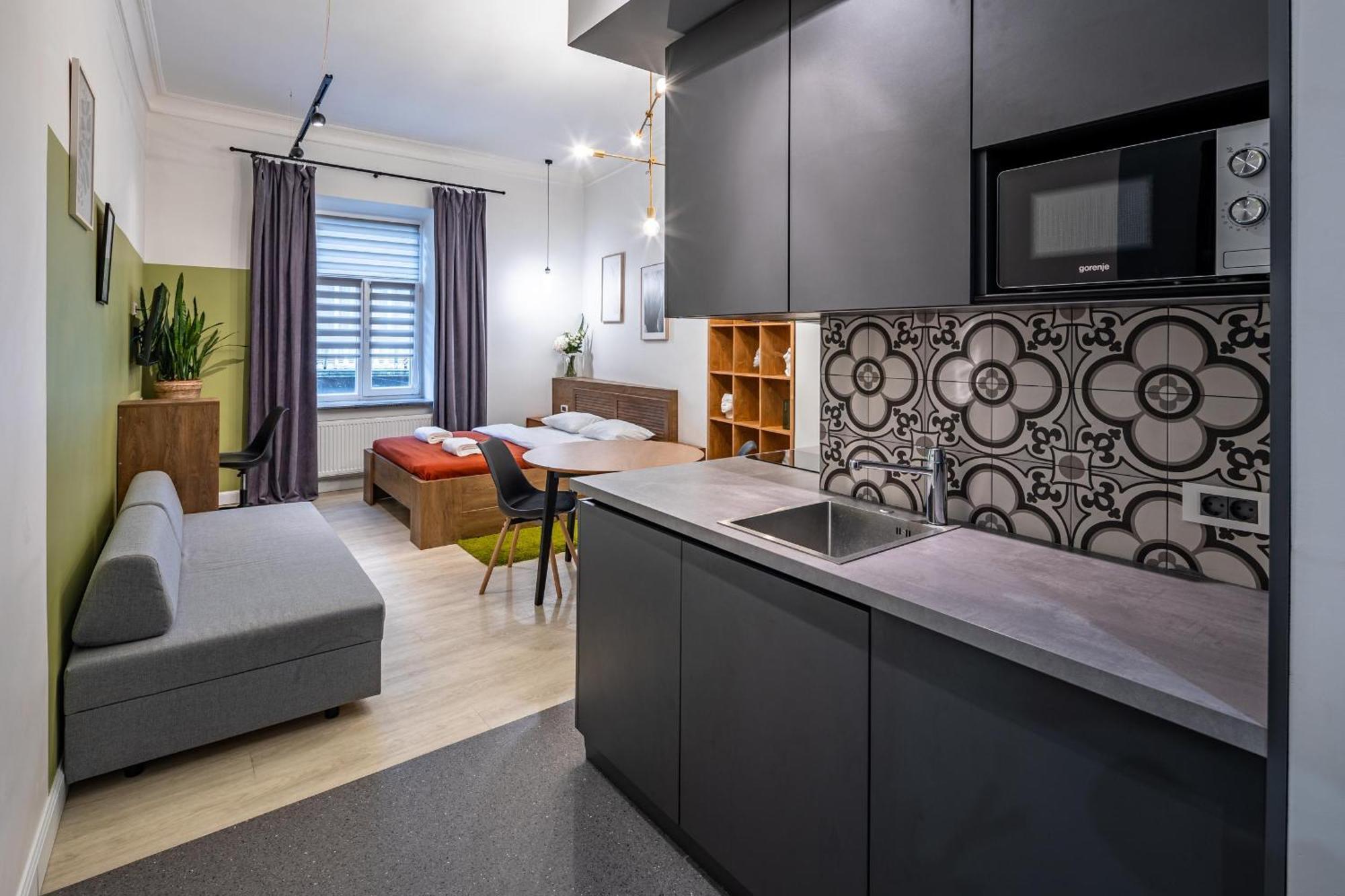 Apartamenty On Knyazya Romana Львов Экстерьер фото