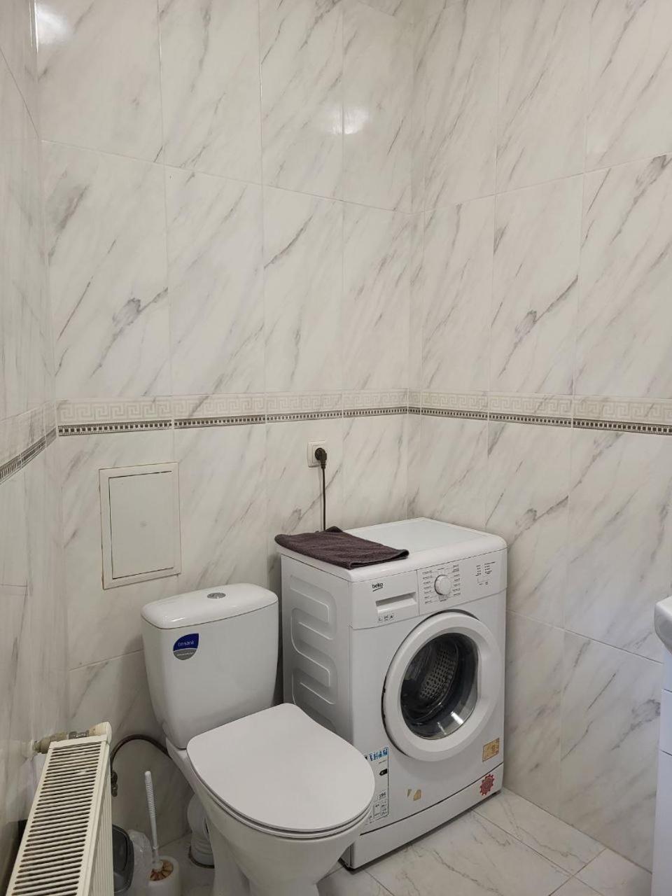 Apartamenty On Knyazya Romana Львов Экстерьер фото