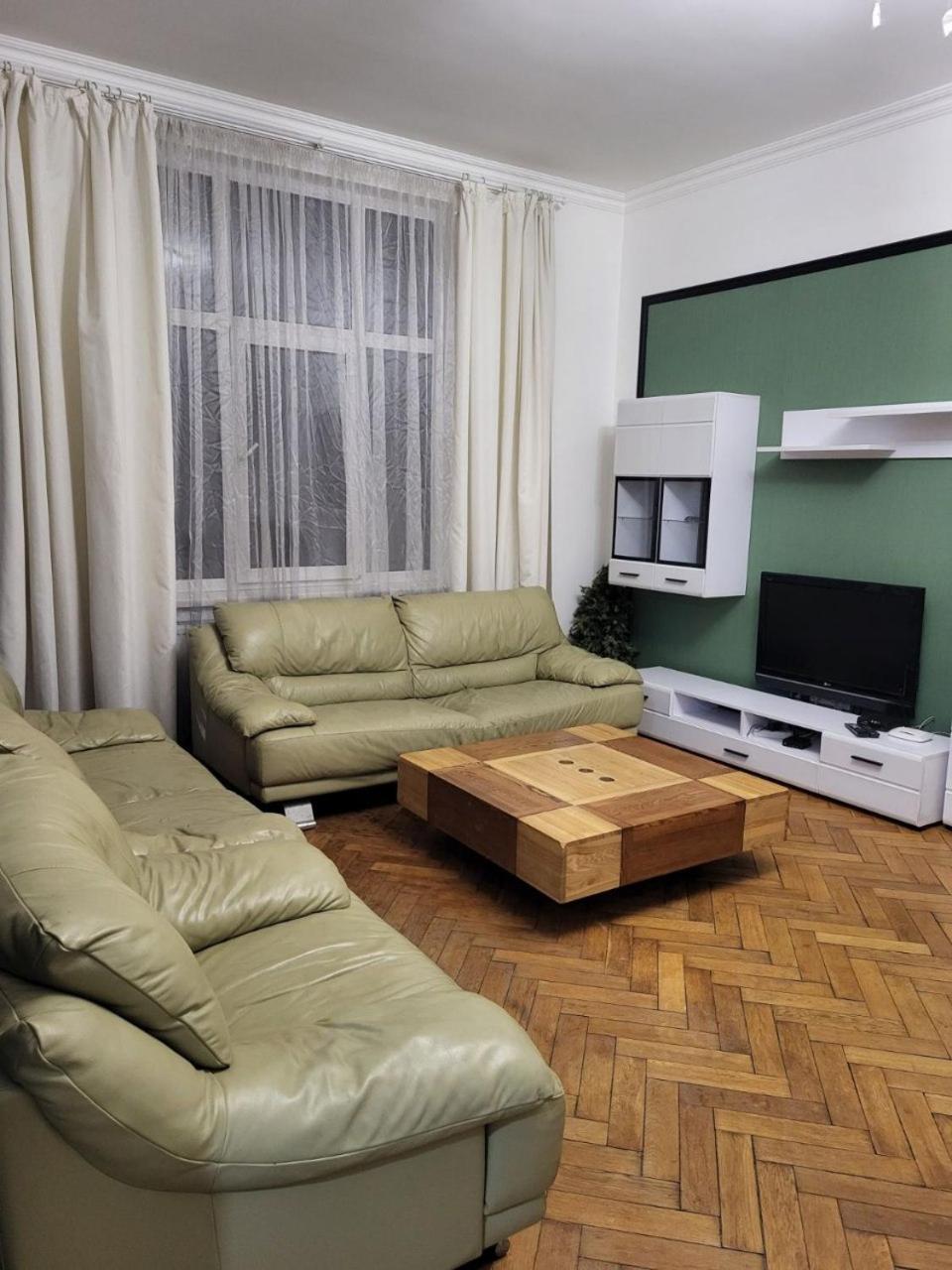 Apartamenty On Knyazya Romana Львов Экстерьер фото