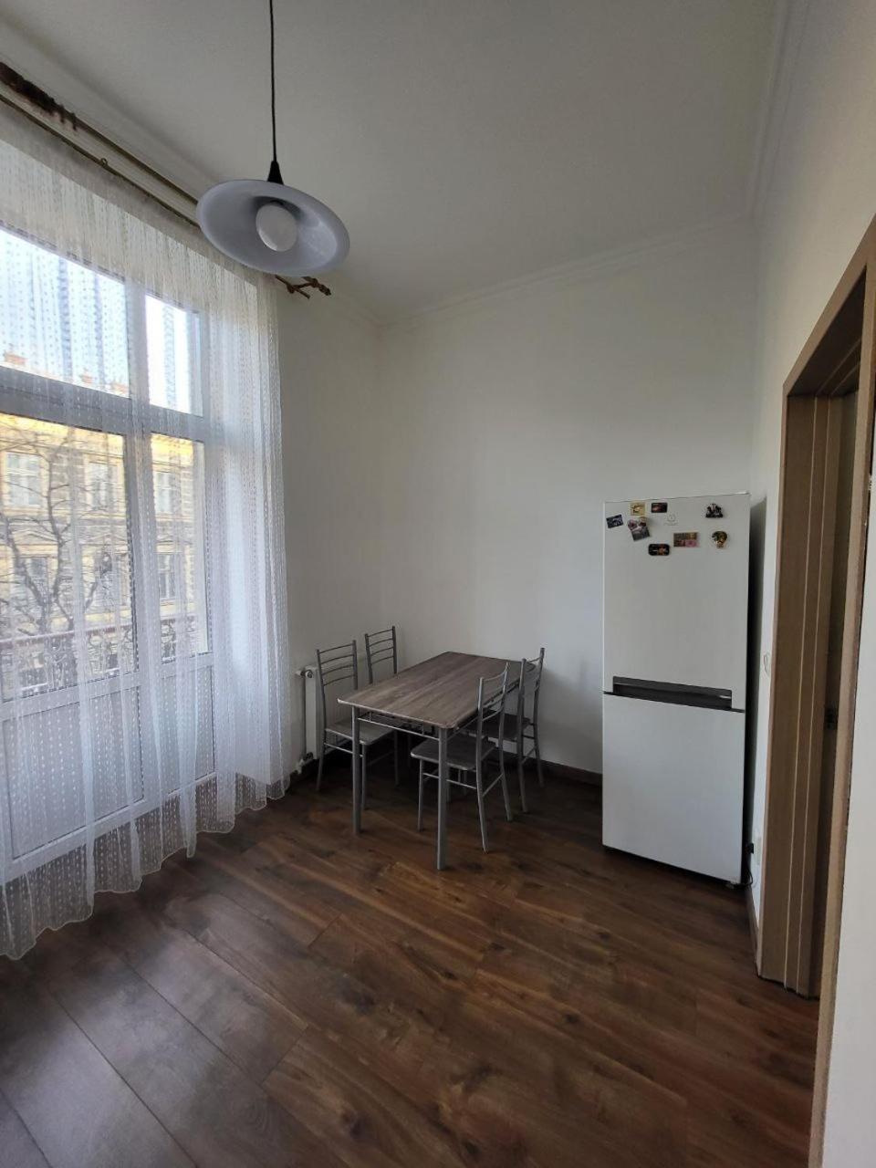 Apartamenty On Knyazya Romana Львов Экстерьер фото