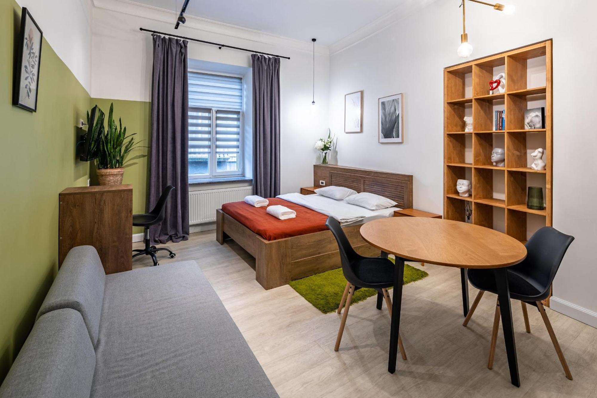 Apartamenty On Knyazya Romana Львов Экстерьер фото